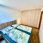 Boutique Mit Balkon * לאוטראך