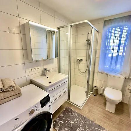 Boutique Mit Balkon Apartment *