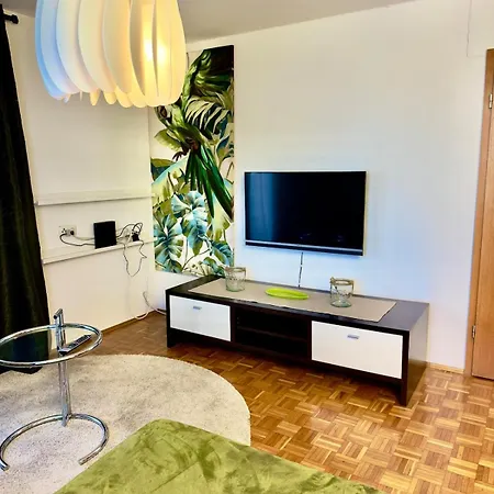 Boutique Mit Balkon * לאוטראך